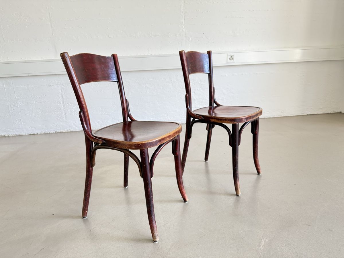 Thonet Stühle: 2 antike Thonet Stühle – restauriert – Gebraucht aus Grenchen von Design-Outlet 2