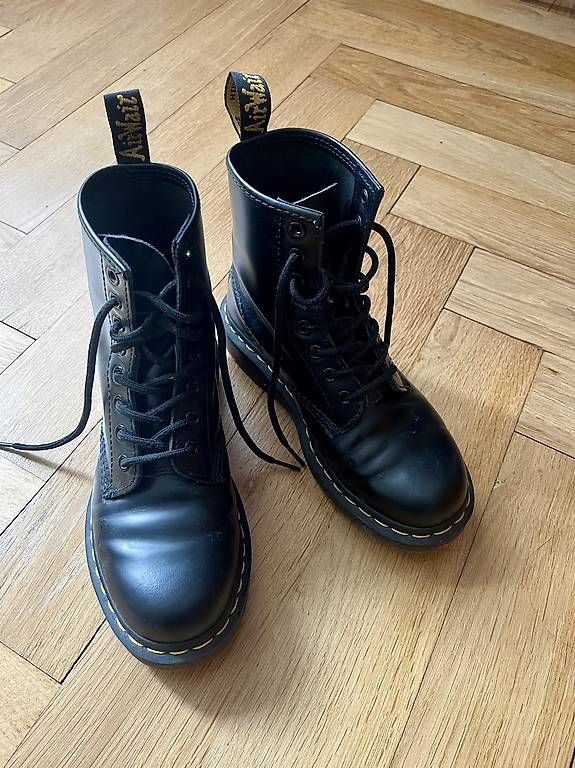 Damenschuhe: Dr. Martens 1460 Glattleder – Gebraucht aus Bern von lin.ba