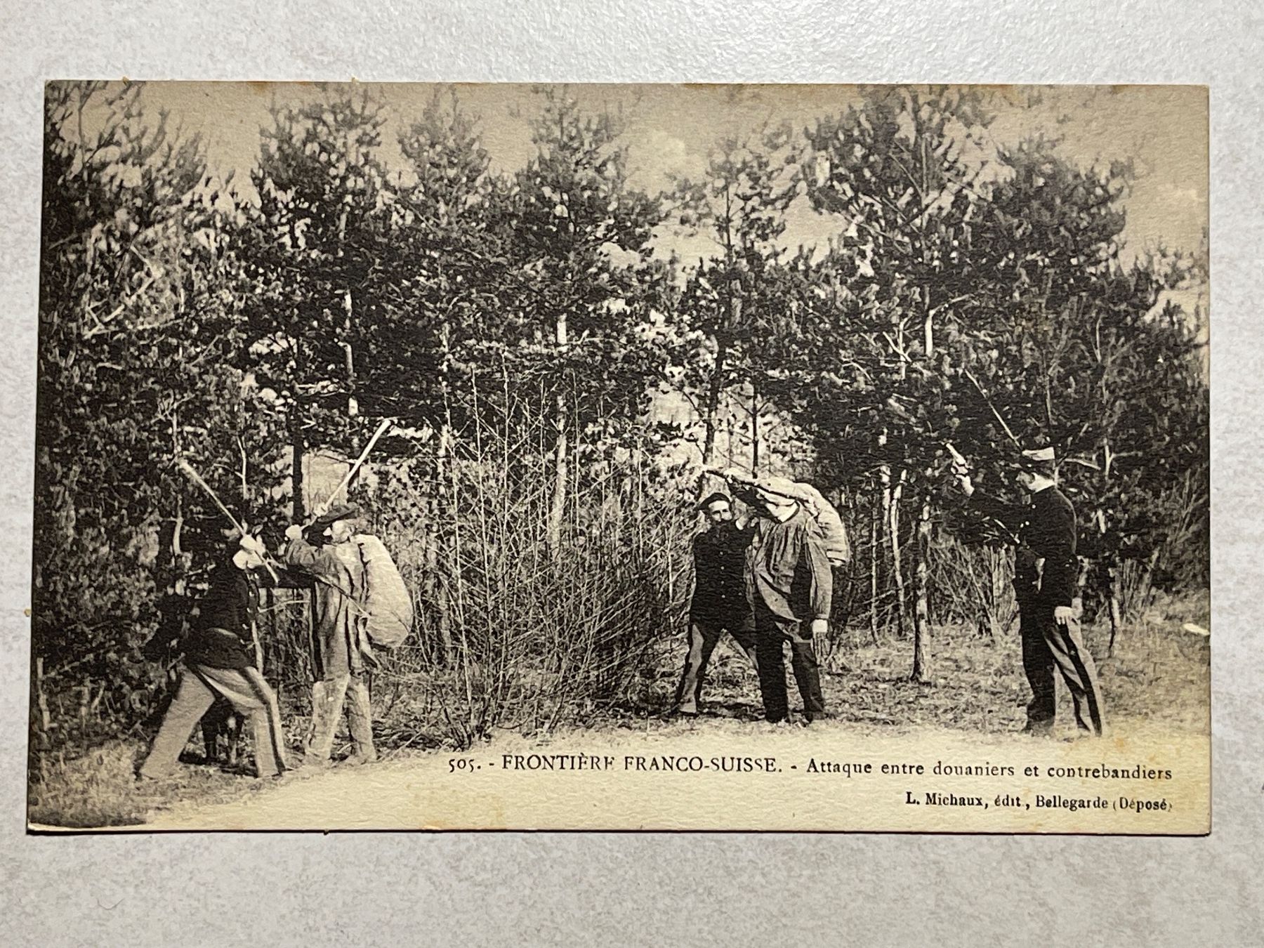 Cartoline postali: Alte Ansichtskarte: Schmuggel-Szene an der Grenze – Usato da Strengelbach venduto da Aschatan5
