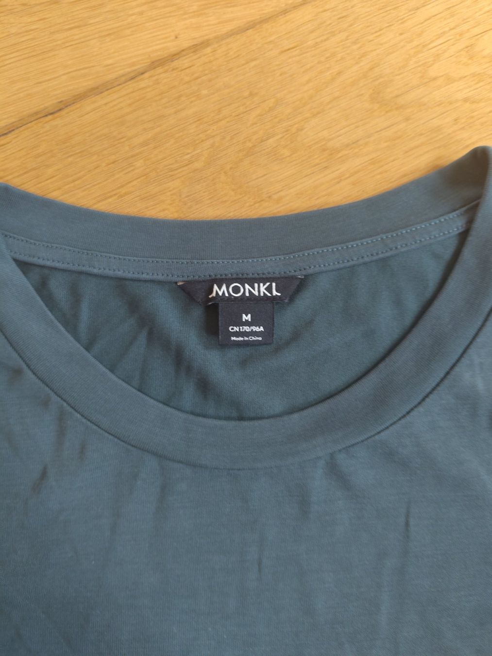 Monki T-shirt: T-Shirt – Usato da Bern venduto da Linii 1
