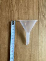 Praktischer Trichter , Ausguss Durchmesser 8mm - NEU !