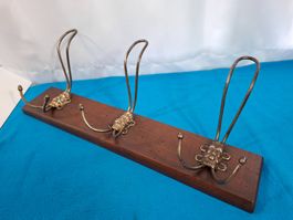 1 antike Garderobenleiste mit 3 Kleiderhaken (3700X#AEW0)