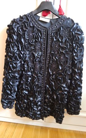 Exclusive Mehra Damenjacke Gr. M mit Perlen bestick