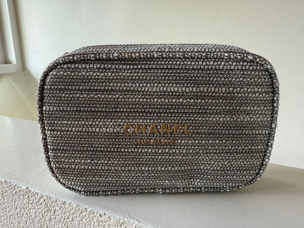 Chanel Custodie per cosmetici: Chanel Beauty Necessaire – Nuovo (secondo la descrizione) da Horgen venduto da dariajed