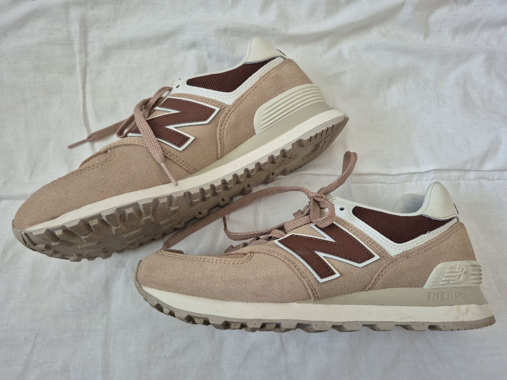 Scarpe da donna: New Balance sneakers beiges – Usato da Meyrin venduto da kka_b6jn 2