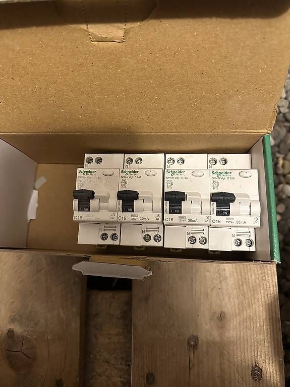 Alimentazione elettrica: Disjoncteur FI DDR C16 – Usato da Renens venduto da lau_l6j6