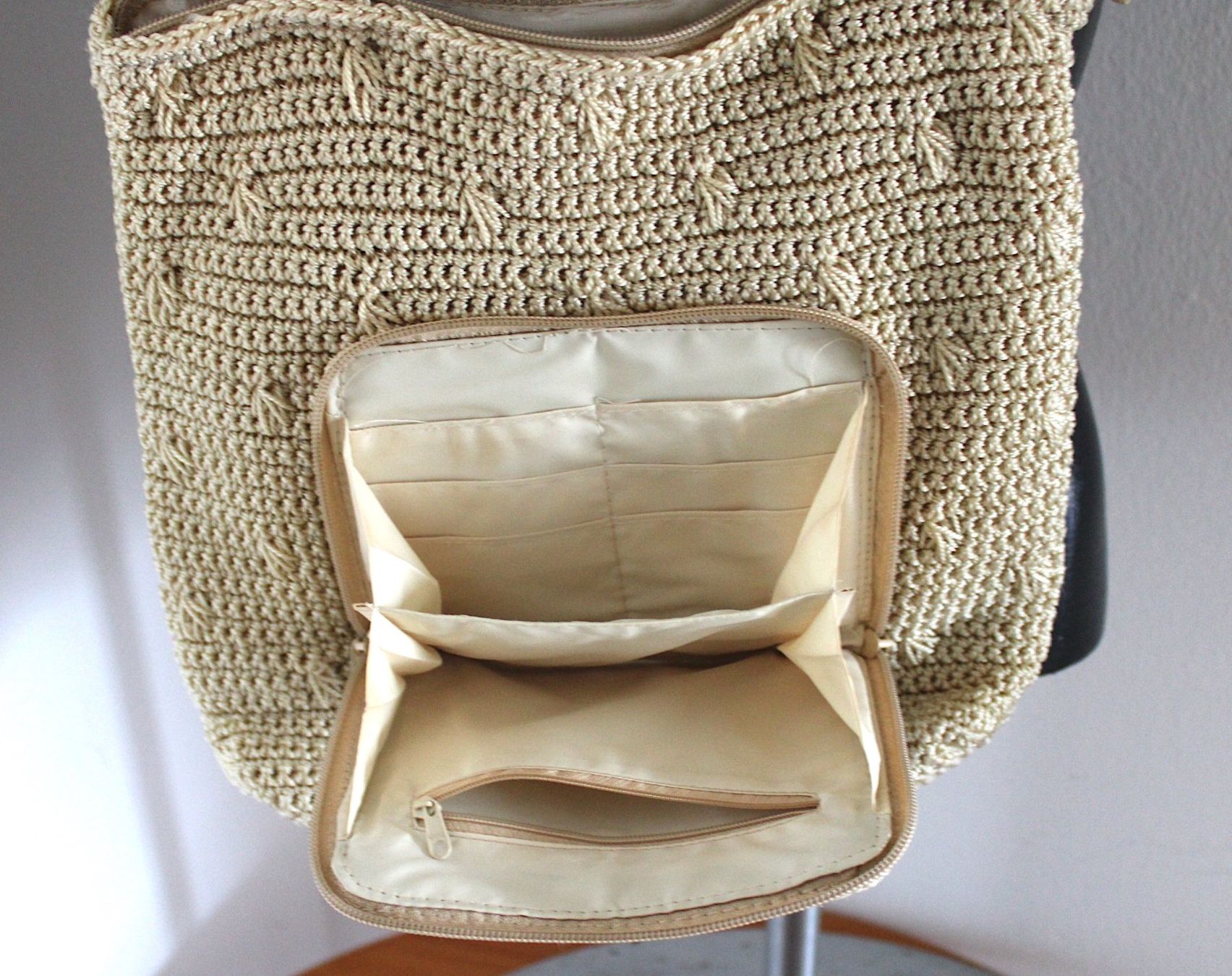 Borse da donna: Gehäkelte  Schultertasche – Usato da Locarno venduto da madame-tus-sauds 2