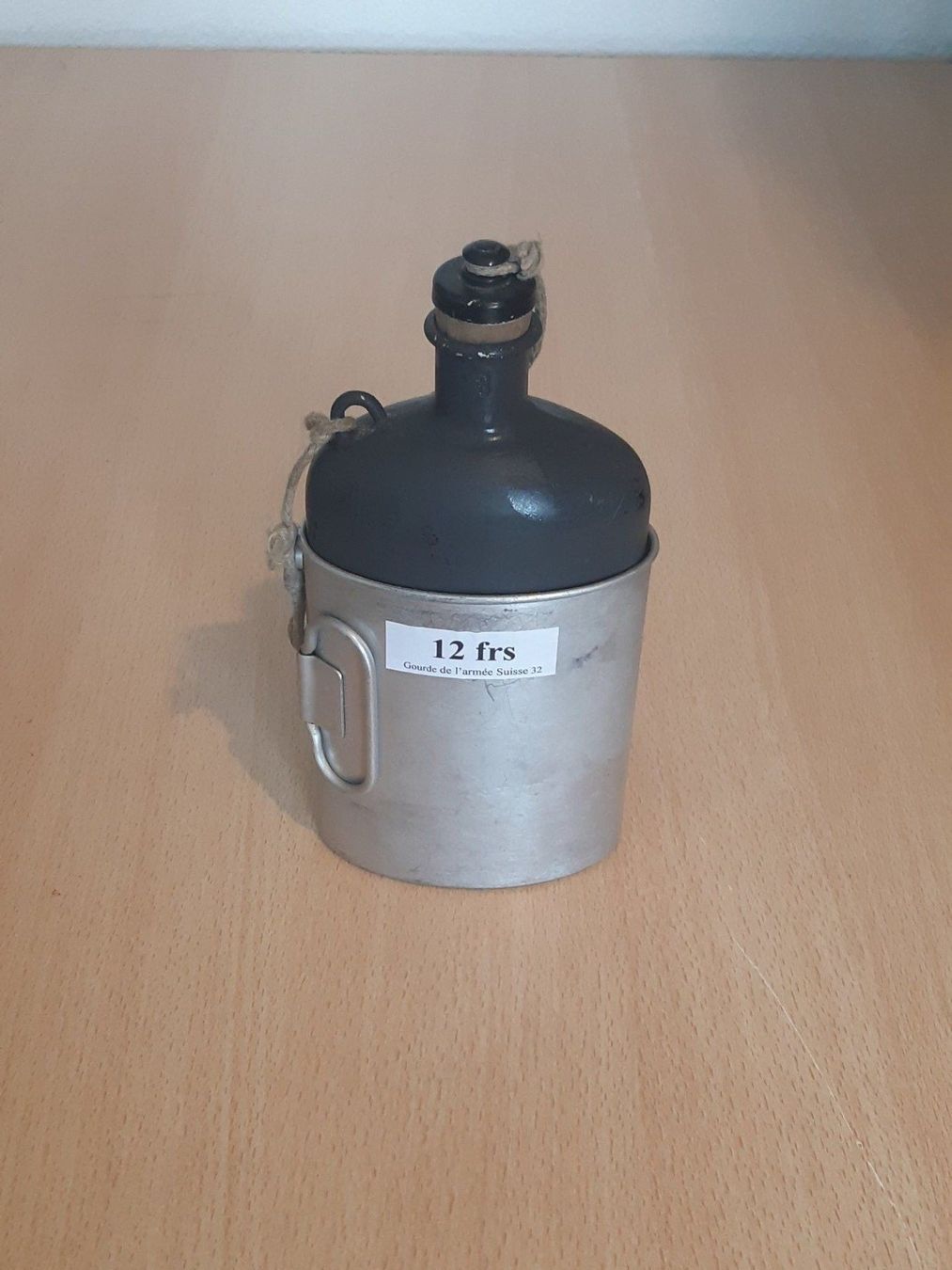 Schweizer Armee Borracce & Thermos: GOURDE DE L'ARMEE SUISS 32 – Usato da Domdidier venduto da baumeyer-seb