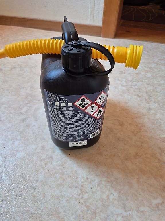 Bidons d’essence: 5 Liter Kraftstoffkanister – D'occasion à Ringgenberg BE par jwi_ml6r