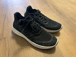 Sneaker, schwarz Grösse 37 neuwertig für den Frühling! ...