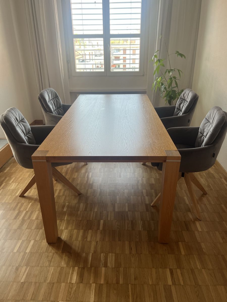 Tables: Massiver Esstisch 200 x94 – D'occasion à Zürich par rei_5cqf