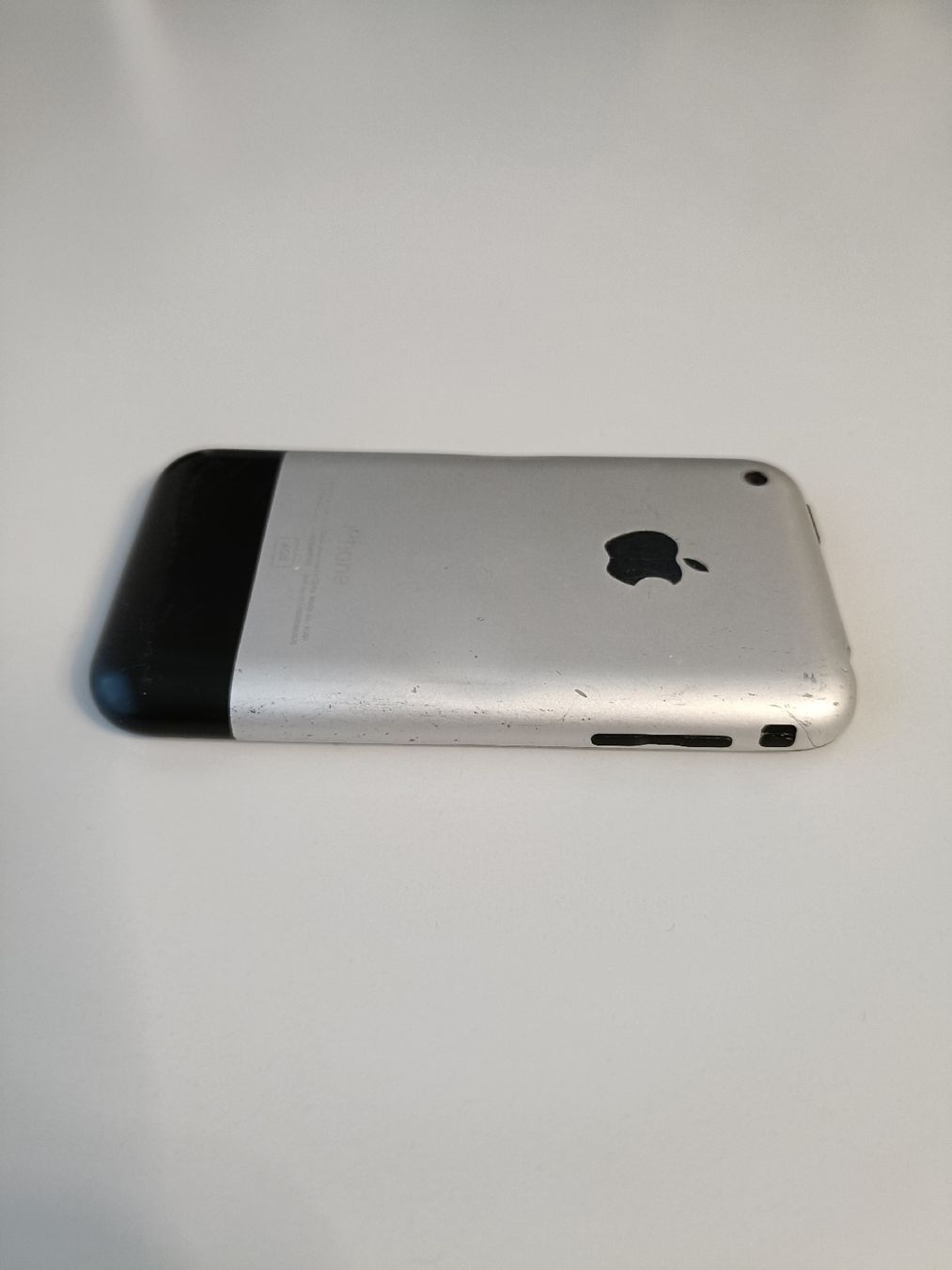 Apple Telefoni cellulari / Smartphones: iPhone 1 (Model No.: A1203) 4 GB – Usato da Zürich venduto da caliente11 2
