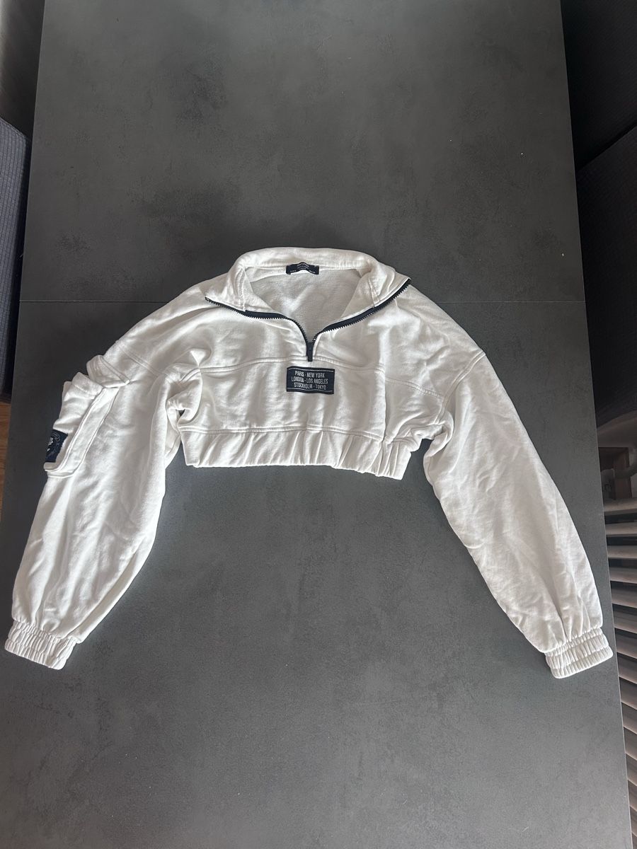 Bershka Kleiderpakete: White Cropped Sweater and Cargo Pants Set Size S – Neu (gemäss Beschreibung) aus Winterthur von sel_g95h 1