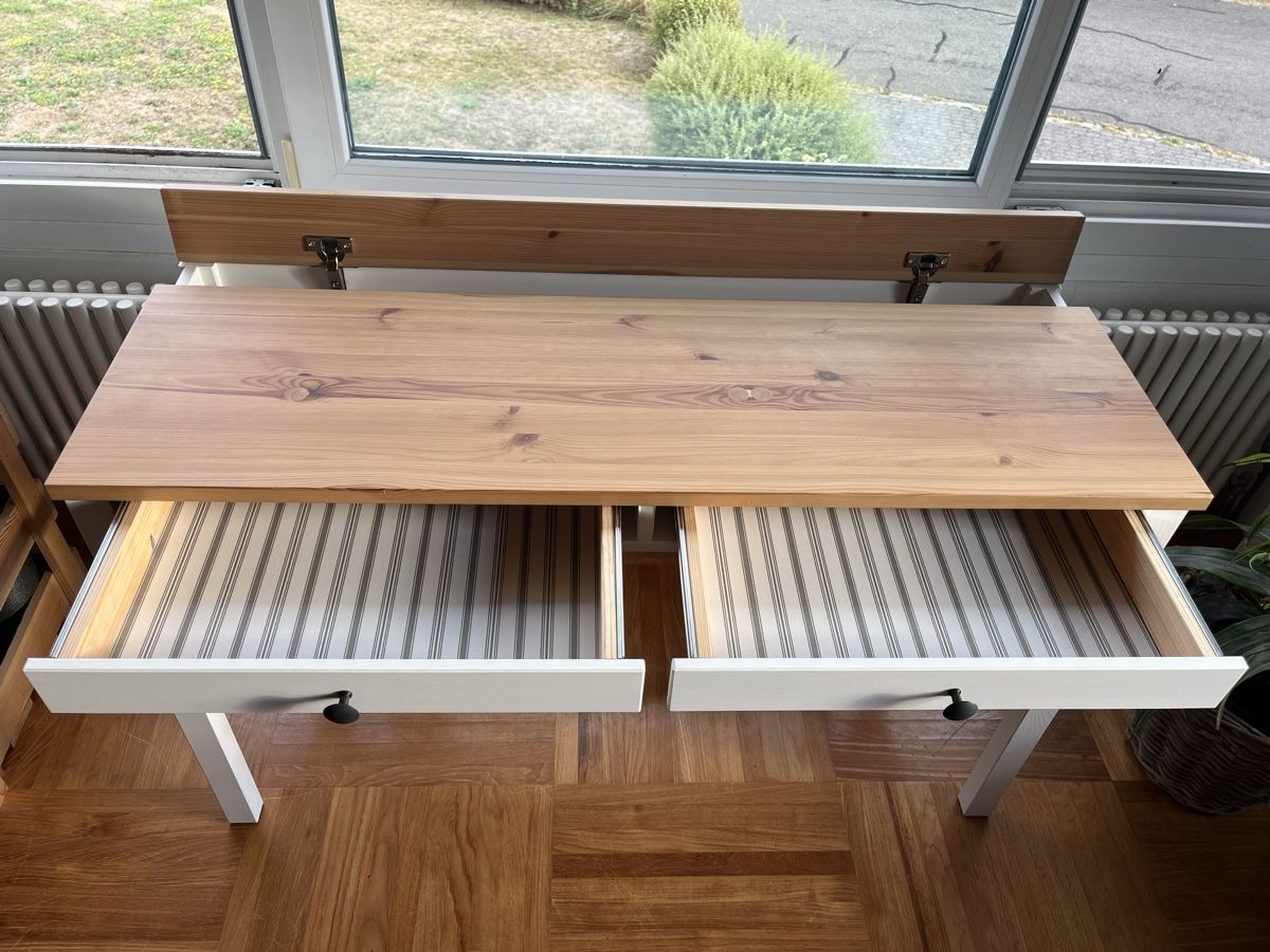 Ikea Scrivanie: IKEA Hemnes Schreibtisch – Usato da Elgg venduto da Tamlyn 2