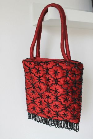 Sac rouge avec perles noires mariage,...