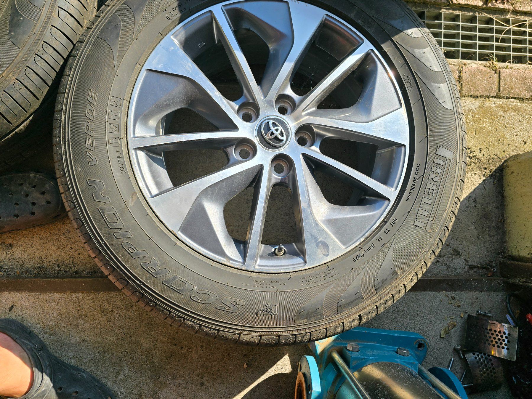 Toyota Pneumatici & Ruote complete: Kompletträder Toyota Rav4 – Usato da Bätterkinden venduto da kdf1291 1