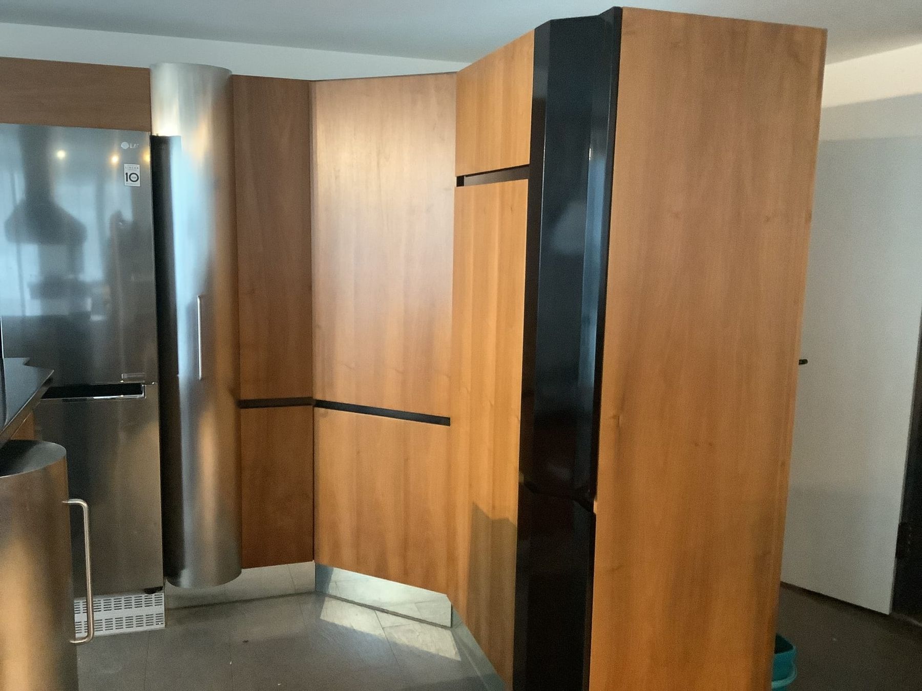 Cucine complete: Küche Designer Kirschbaum furniert – Usato da Ossingen venduto da Challenger74 4