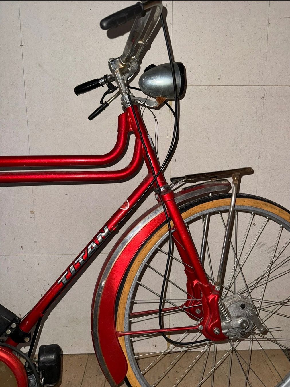 Velos: Fahrrad mit Hilfsmotor – Defekt aus Linden von Robin.36 4