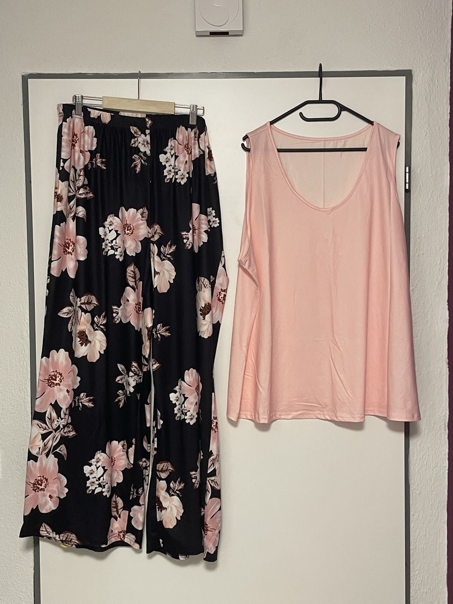 Lotti di vestiti: Set Damen Bluse Hose Blumenmuster  – Nuovo (secondo la descrizione) da Gossau ZH venduto da Lavinia07