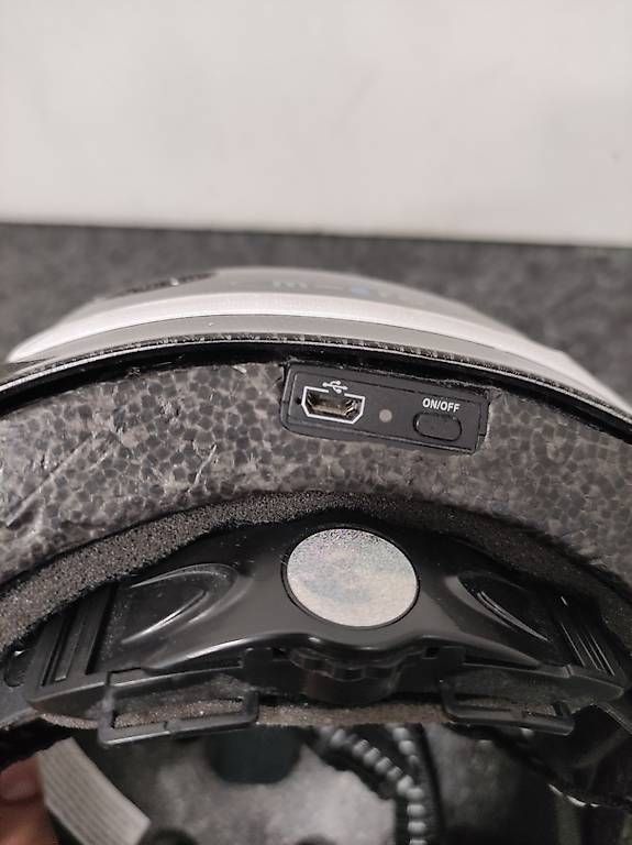 Micro Helme: Micro Helm Licht Größe 56-58 cm – Gebraucht aus Zürich von Yevhenii. 3