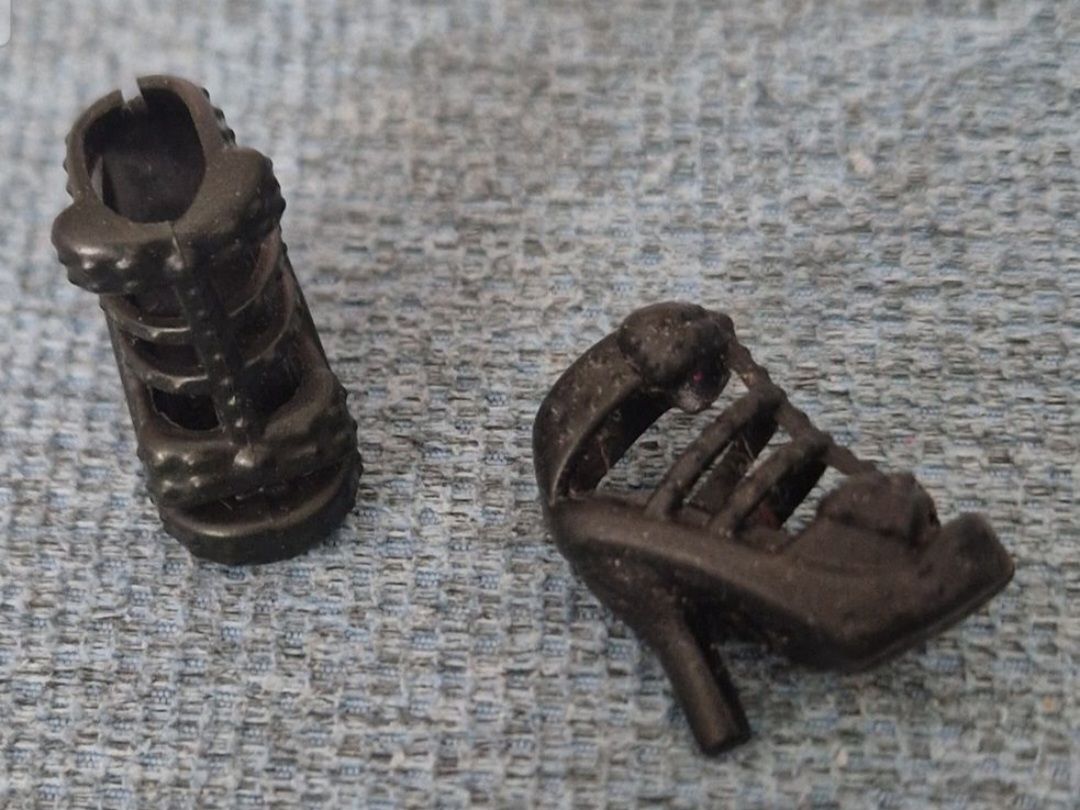 Bambole: chaussures pour Barbie – Usato da Couvet venduto da Pioune