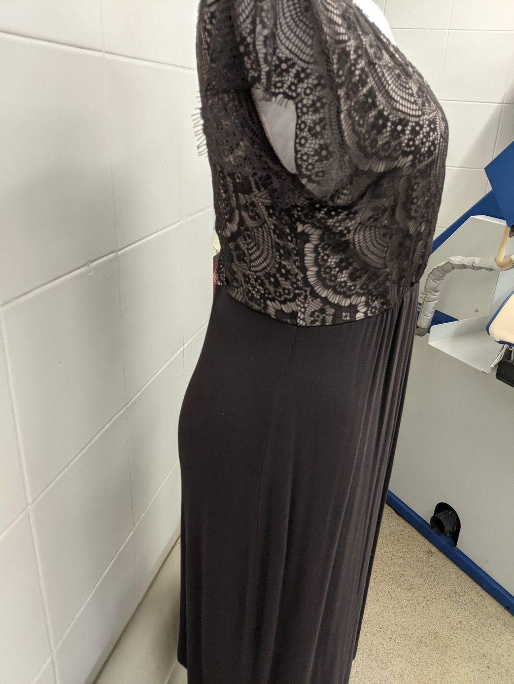 Vestiti: Damenkleid Gr 42 – Usato da Langnau am Albis venduto da Judithsebi 4