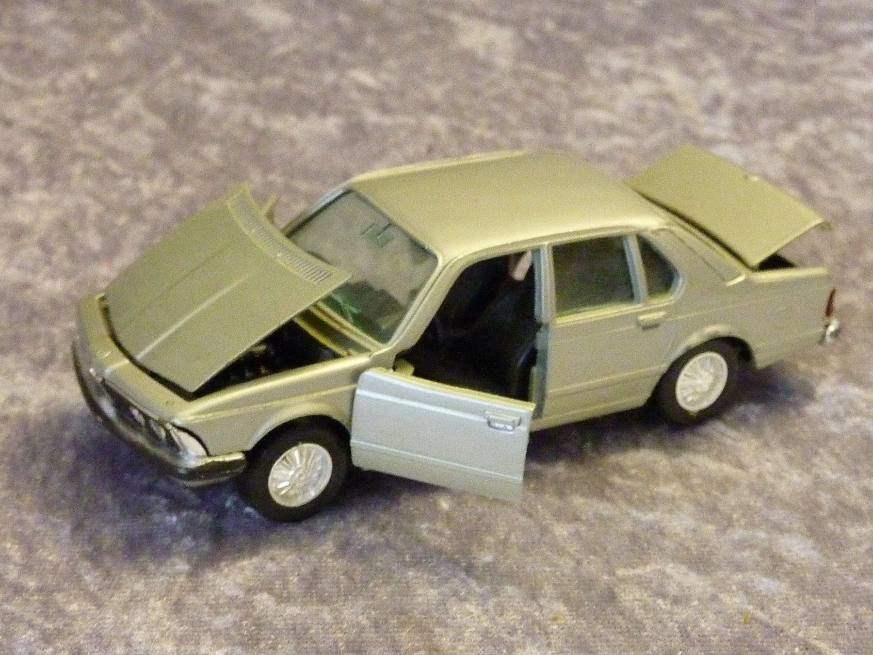 BMW Modellini d'auto: BMW 735i E23 1:43 – Nuovo (secondo la descrizione) da Dürrenäsch venduto da modellautos4you 1