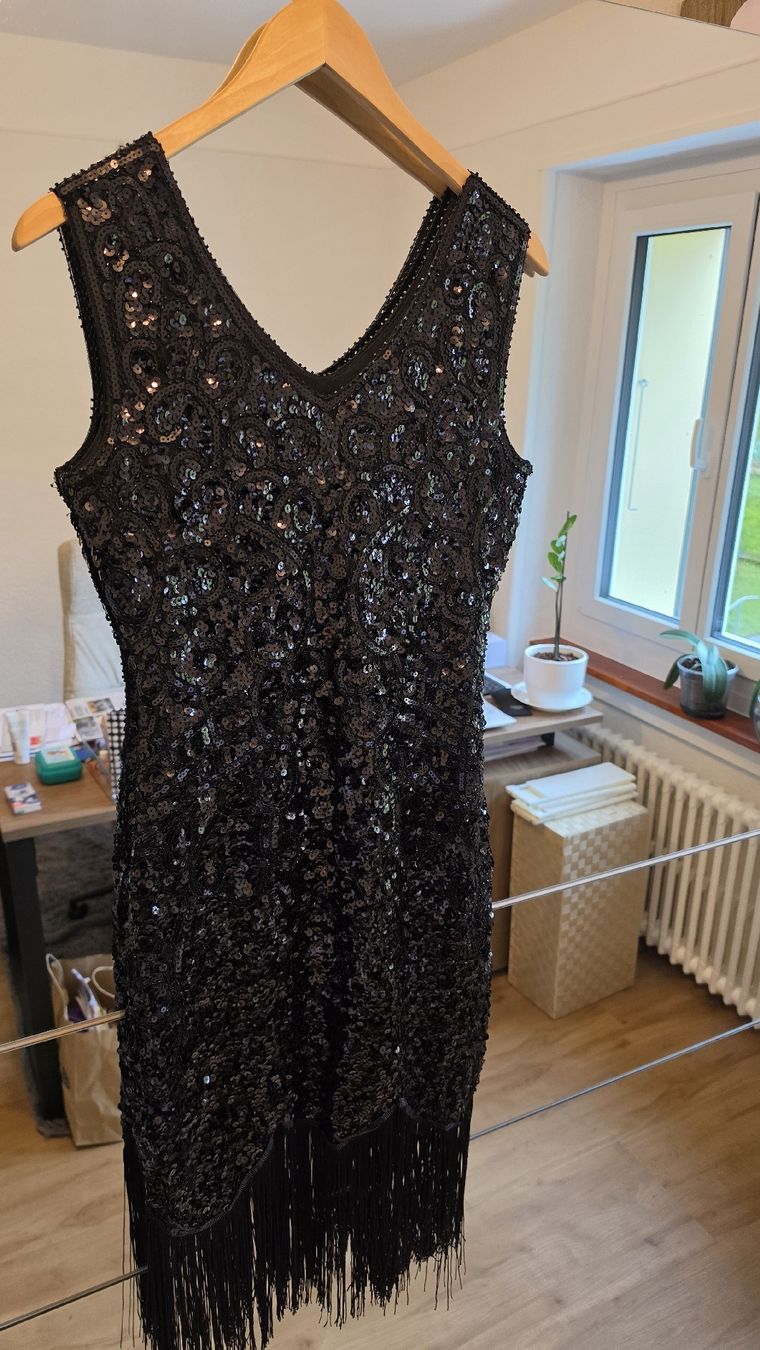 Vestiti: Robe de soirée, taille M. Jamais portée. – Nuovo (secondo la descrizione) da La Chaux-de-Fonds venduto da vil_7v6g 2