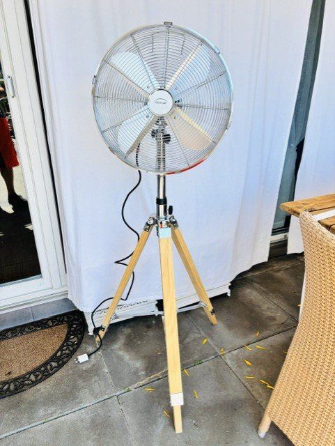 Ventilatoren: Standventilator gross Retro m. Holzstativ - Durchmesser 45cm – Gebraucht aus Thun von Studi1974