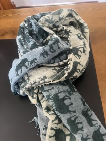 Edler Schal Elefantenmuster, neuwertig,