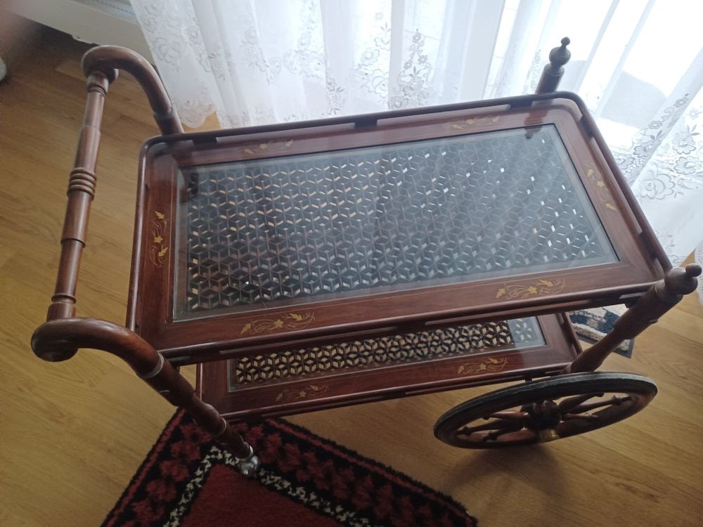 Schmucker Tee/Servicewagen mit Intarsien Kaufen auf Ricardo