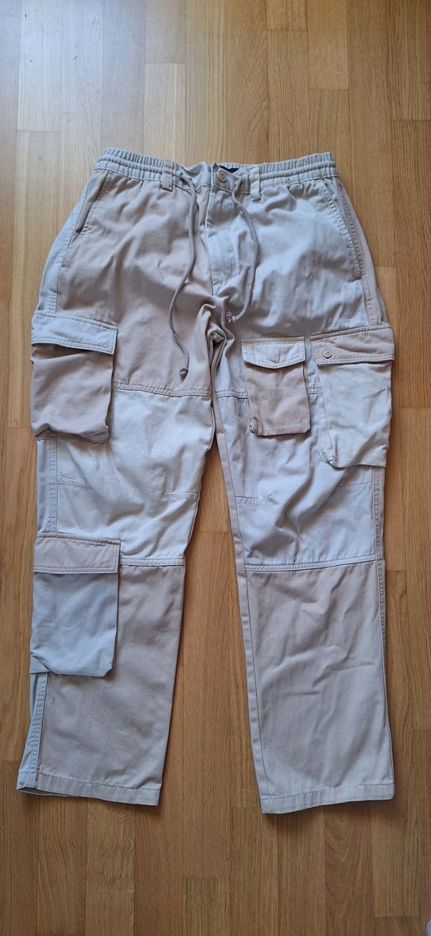 Pull&Bear Pantaloni: Pull&Bear, pantalon cargo – Nuovo (secondo la descrizione) da Lussery-Villars venduto da pousinete02