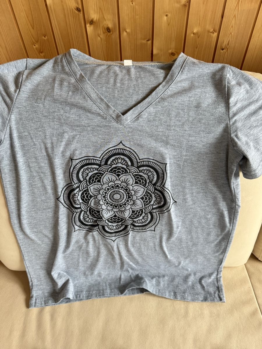 Lotti di vestiti: 4 Damen T-Shirts Gösse S – Usato da Braunwald venduto da Noveredo 3