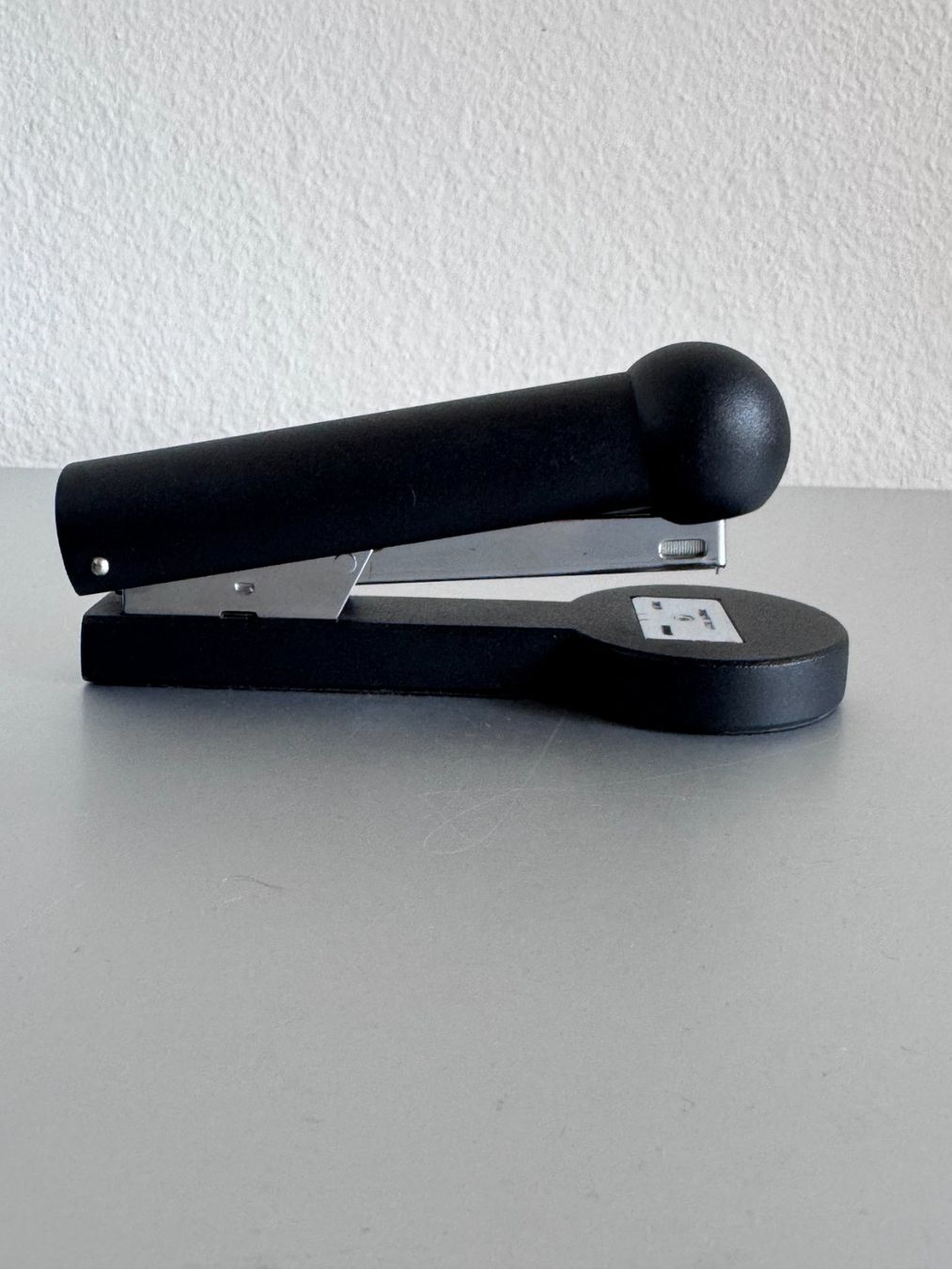 Tutti gli attrezzi: Emform Tacker (" Bostitch ") & Locher schwarz Bauhaus Stil – Usato da Luzern venduto da dannaddannad 1