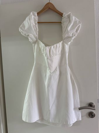 Robe  blanche avec dos ouvert -