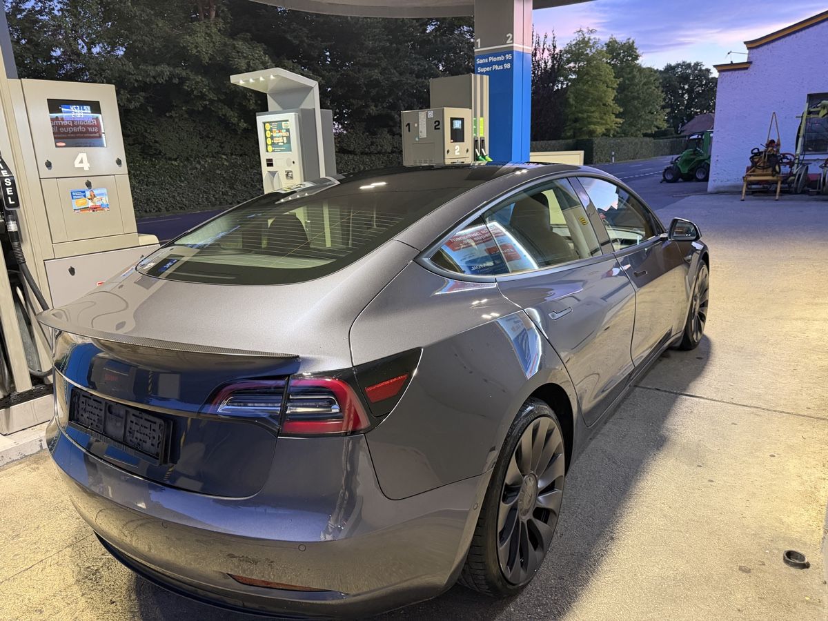 Tesla Autos: Tesla Model 3 Performance Stealth Refresh Heatpump 2021 – Gebraucht aus Rolle von viceroy 7