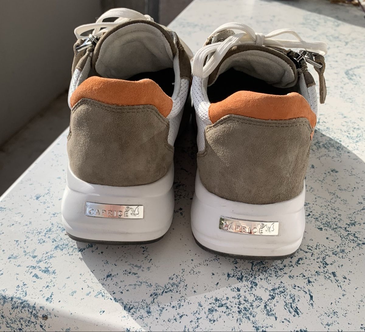 Damenschuhe: Caprice Sneaker, Gr. 38, mit seitlichem Reissverschluss – Neu (gemäss Beschreibung) aus Oberglatt ZH von m.bohring 2
