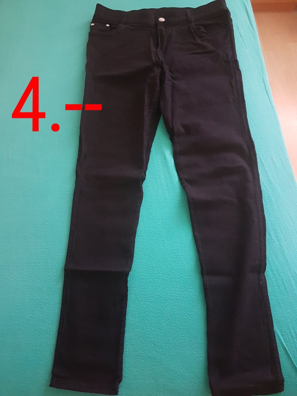 Pantaloni: Hosen – Usato da Benzenschwil venduto da Conny083 1