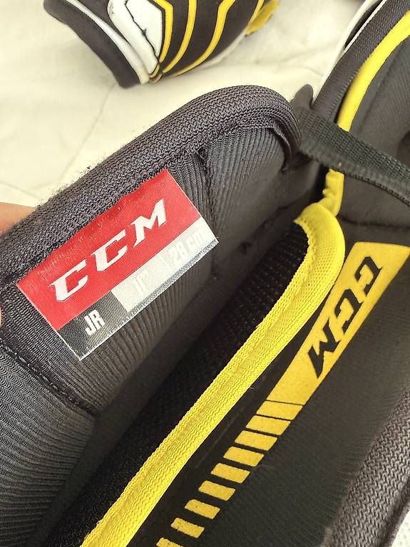 Ccm Schutz & Schoner: CCM Set Brustpanzer, Ellbogenschutz, Schienbeinschutz – Gebraucht aus Volketswil von anjanja2417 1