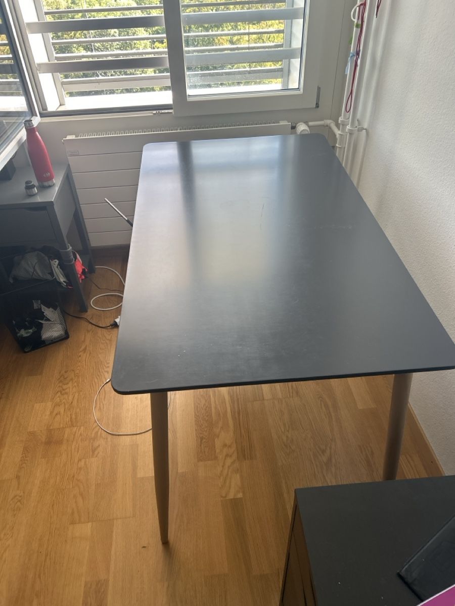 Livique Schreibtische: Schreibtisch grau – Gebraucht aus Bern von wid_zsw5 1