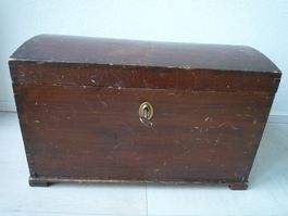 Ancien coffre en bois - alte Holztruhe