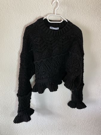 Süsser Rüschen Pullover von Zara