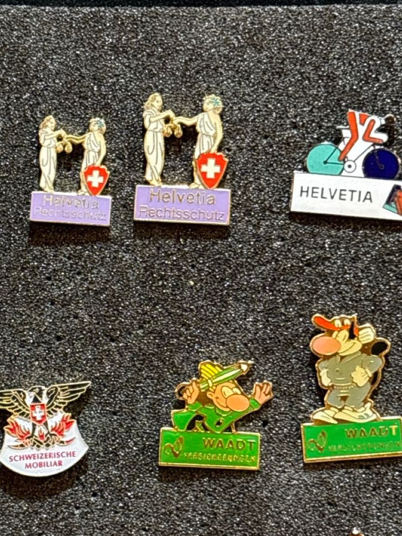 Placchette & Badge: Versicherungen Pins verschiedene Gesellschaften – Usato da Matzingen venduto da Old-Shop 1