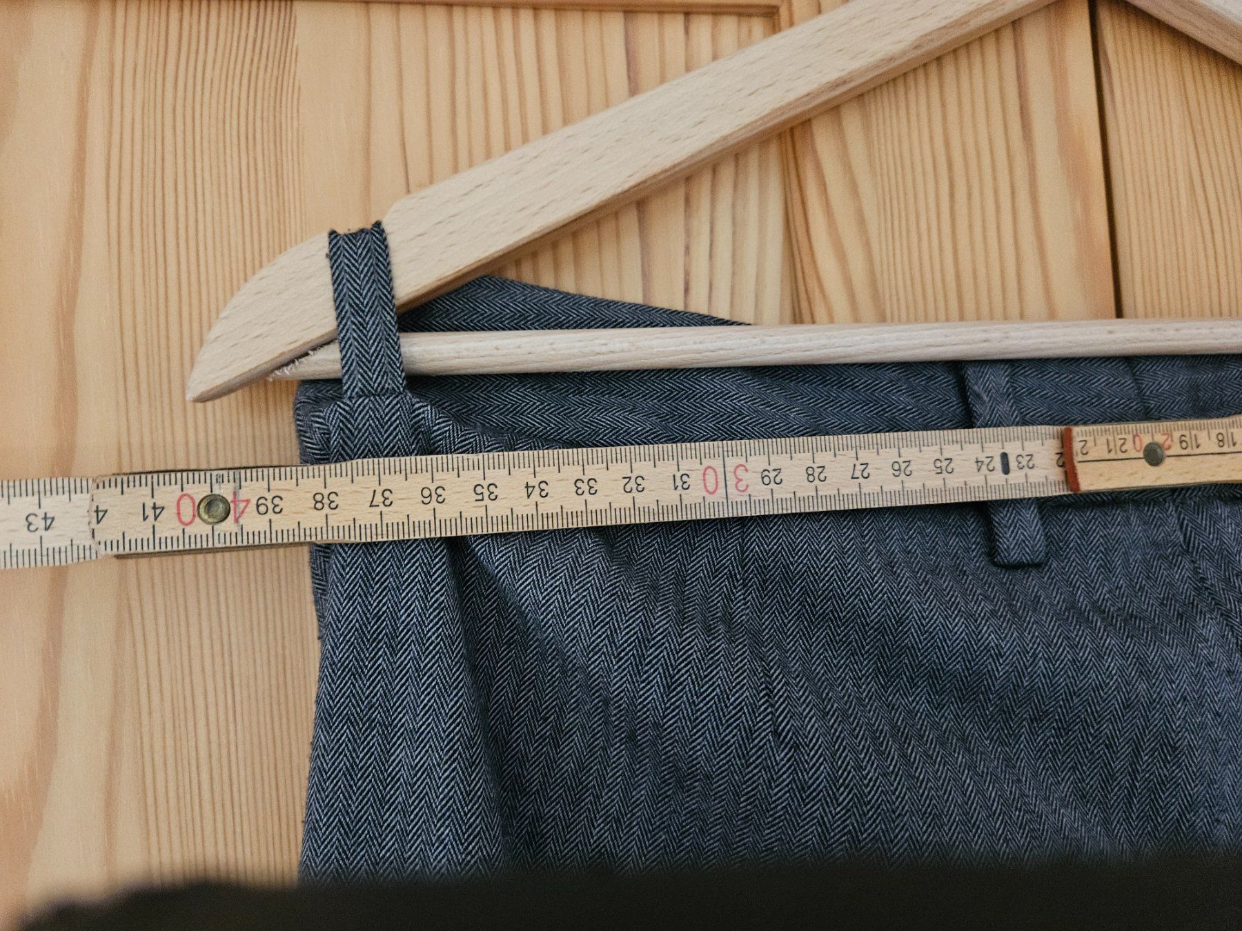 H&M Pantaloni: H&M Marlene Hose, Grau, Grösse 40 – Usato da Wettingen venduto da Sk8ertomda 5