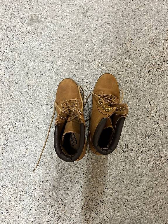 Chaussures femmes: Chaussures hautes à lacets – D'occasion à Colombier VD par syl_5vdb