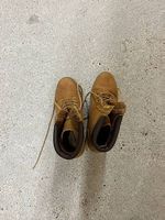 Chaussures hautes à lacets