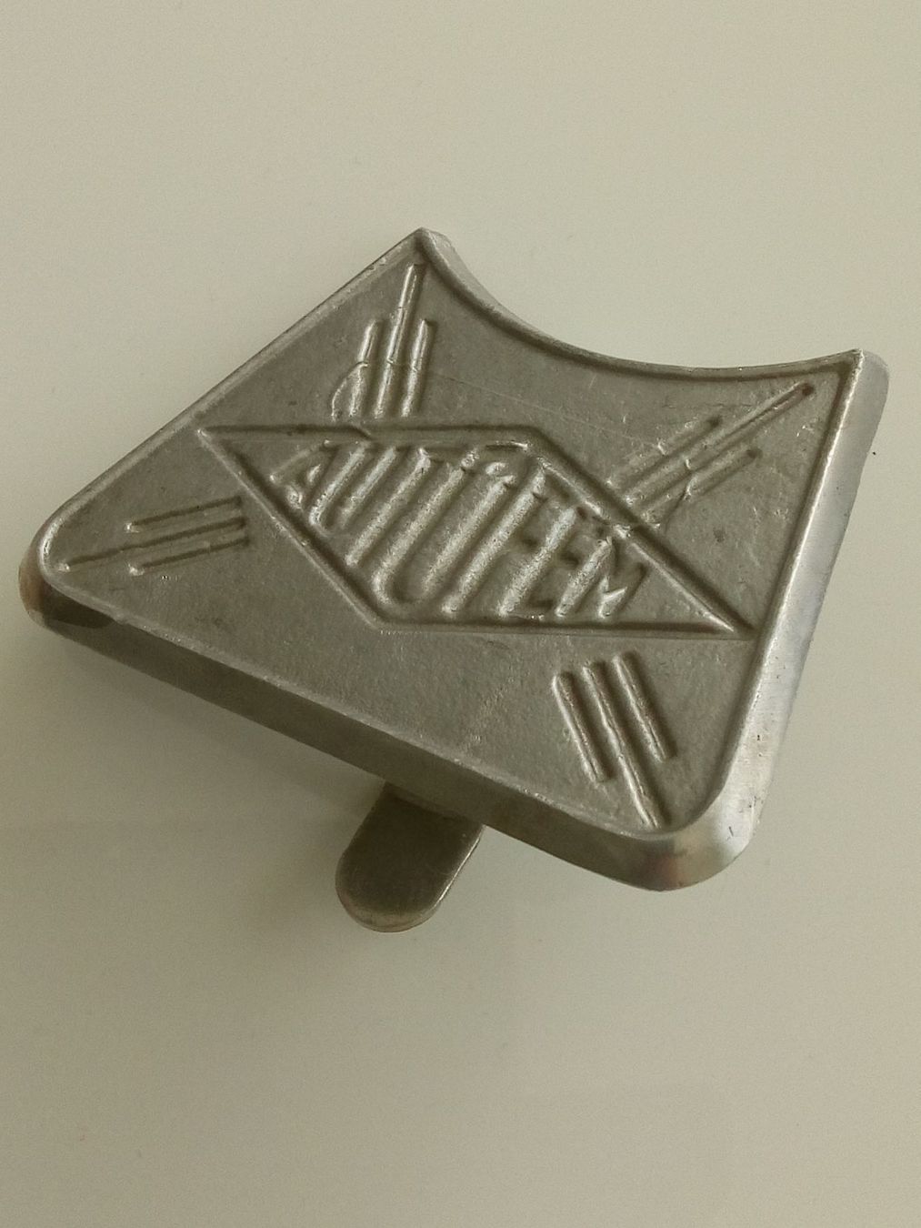 Placchette & Badge: Ungarisch Emblem AUTOFEM – Usato da Basel venduto da vintagecollector 2