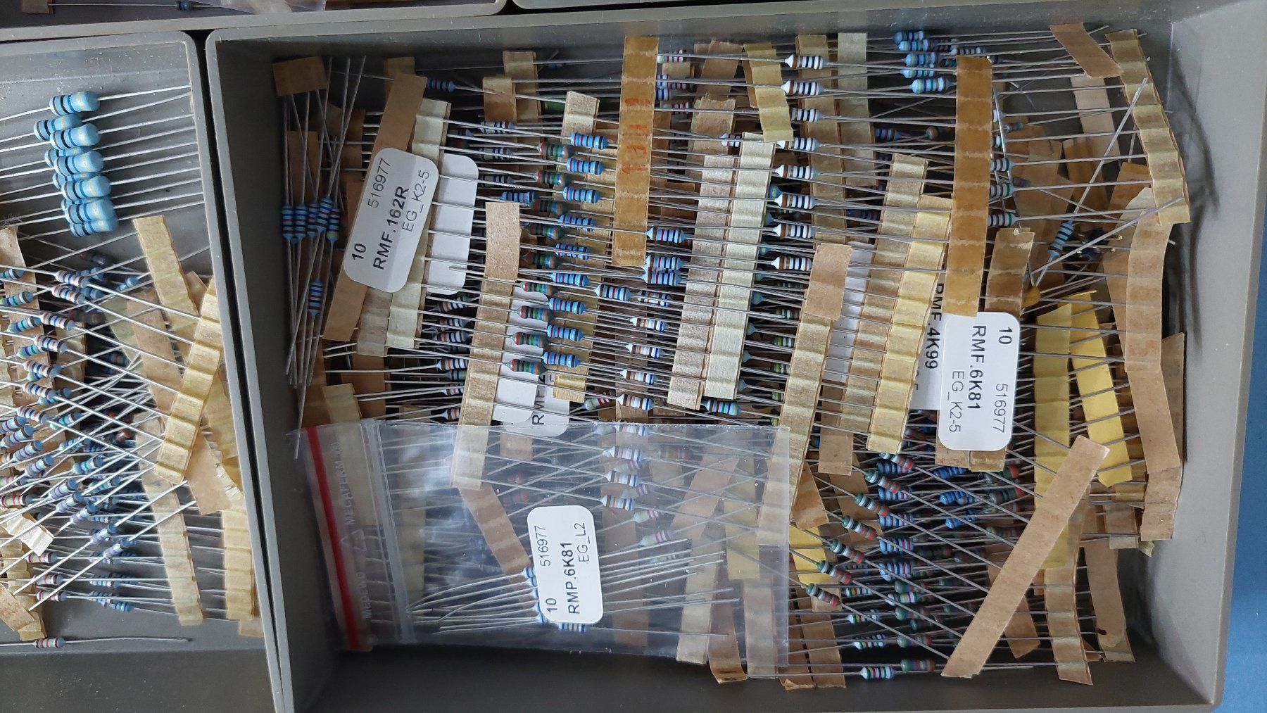 Elektronikbauteile: Sortiment Widerstände – Gebraucht aus Bülach von blksize 5