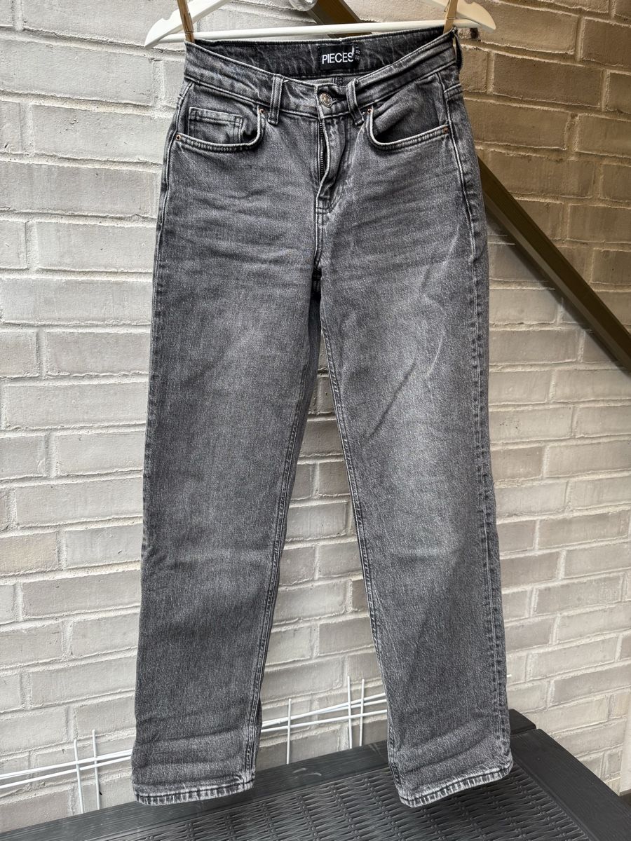 Pieces Jeans: Jeans Pieces grau – Gebraucht aus Münchenbuchsee von nae_slq8 2