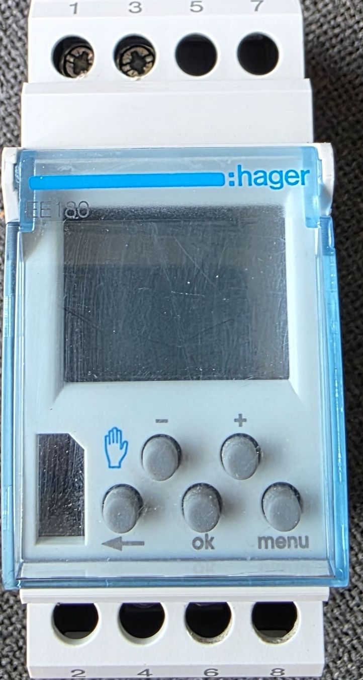 Hager Composants électroniques: Hager E180 Zeitschaltuhr  – D'occasion à Grächen par -Arturas-